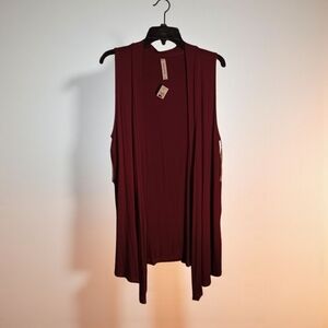 Zenana Outfitters Burgundy Sleeveless Drape Top